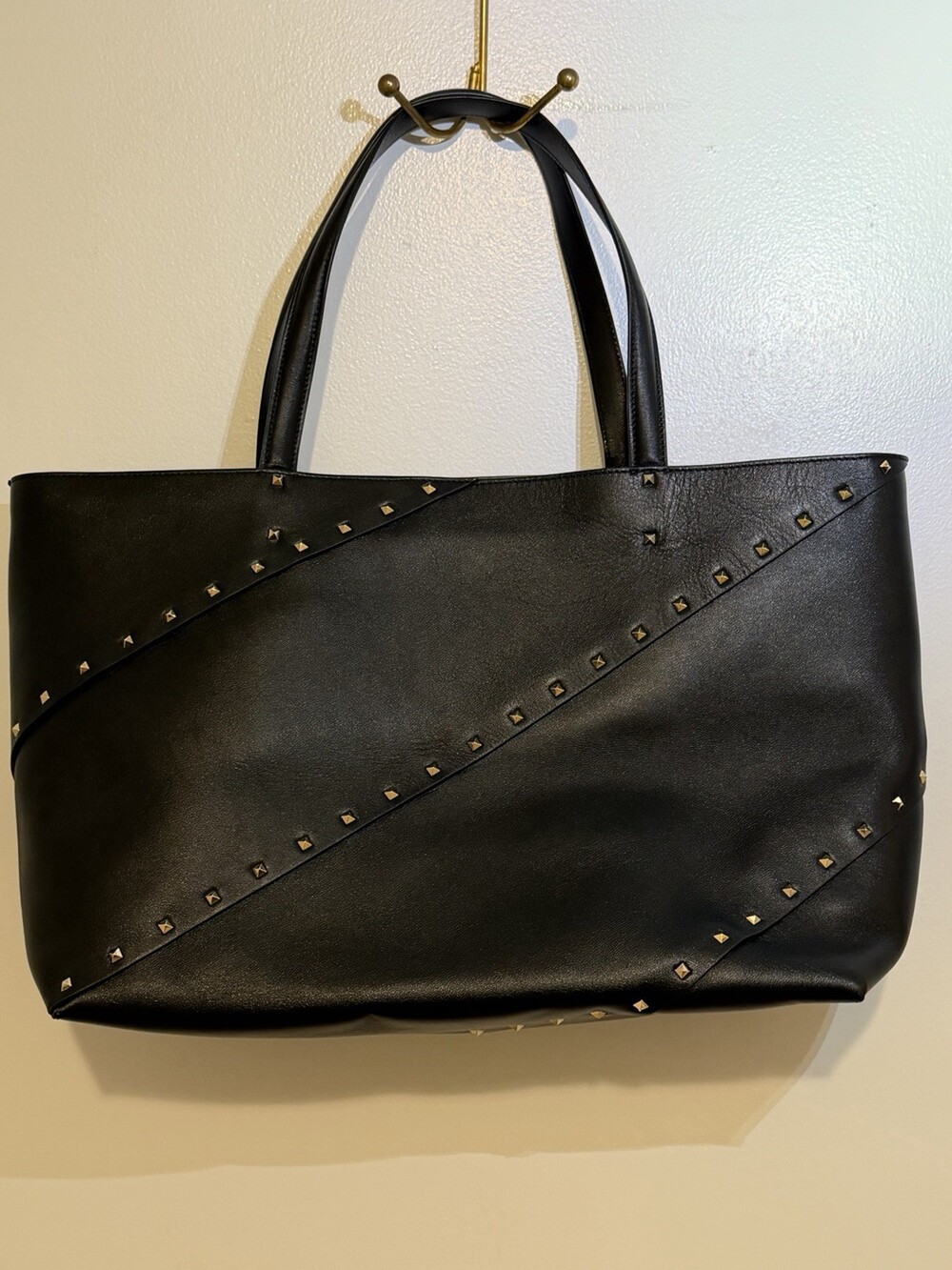 Valentino Garavani Wispy Rockstud Leather Tote Shopping Shopper Bag Large $2890